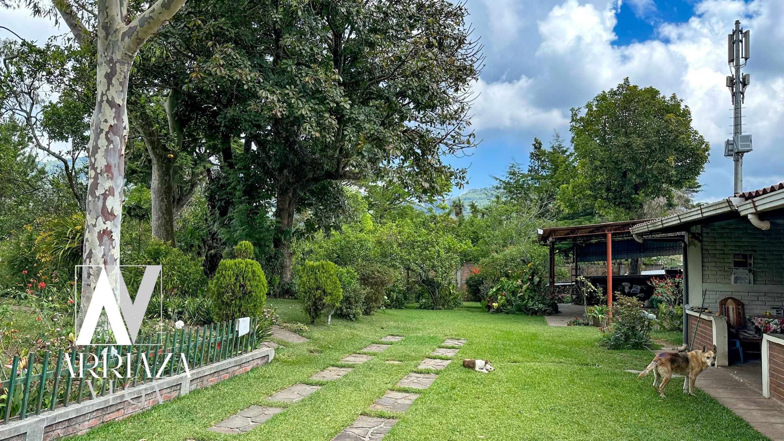 Casa en terreno amplio, en venta en el pueblo de Apaneca